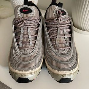 Women’s silver air max